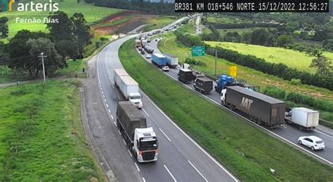 Obras causam lentidão na rodovia Fernão Dias em Bragança Paulista e