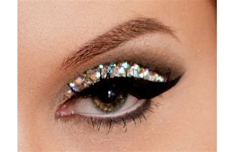 How To Wear Glitter Eye Makeup When Where