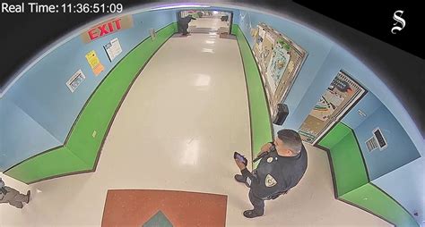 Uvalde Officer Checks Phone With Punisher Lock Screen During Texas School Shooting News And Gossip