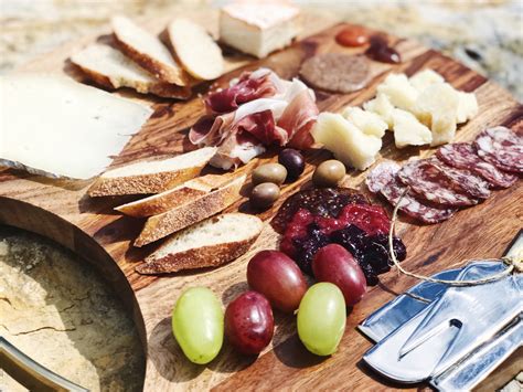 I'm tieghan, and i love all the cozy things. How To Make The Ultimate Cheese Board (with Half Baked ...