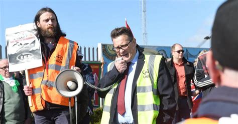 Train Strike Hull Mp Karl Turner To Join Striking Rail Workers On