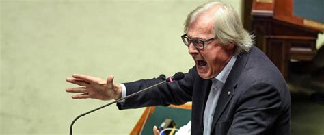 Il M5S denuncia Sgarbi: "Venga indagato per istigazione a delinquere