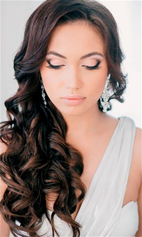 She uses a curling wand to get great. Bridal Hairstyles For Medium Hair: 32 Looks Trending This ...