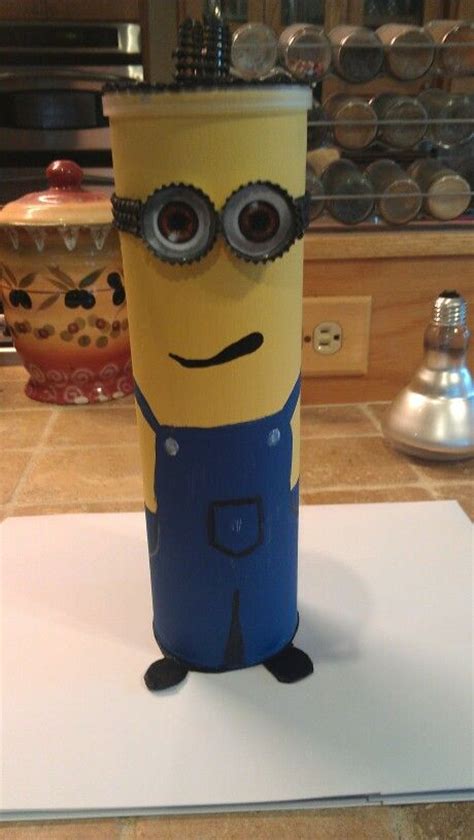 Minion From A Pringles Can Bottle Cap Goggles Pringles Can Diy Jar