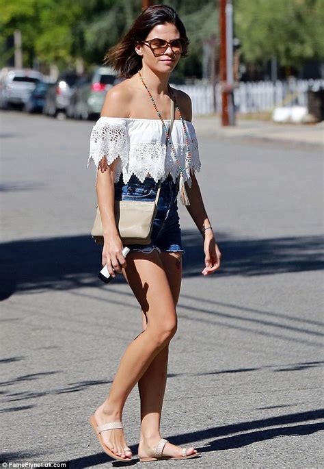 Jenna Dewan Puts On A Leggy Display In Tiny Denim Hotpants Daily Mail