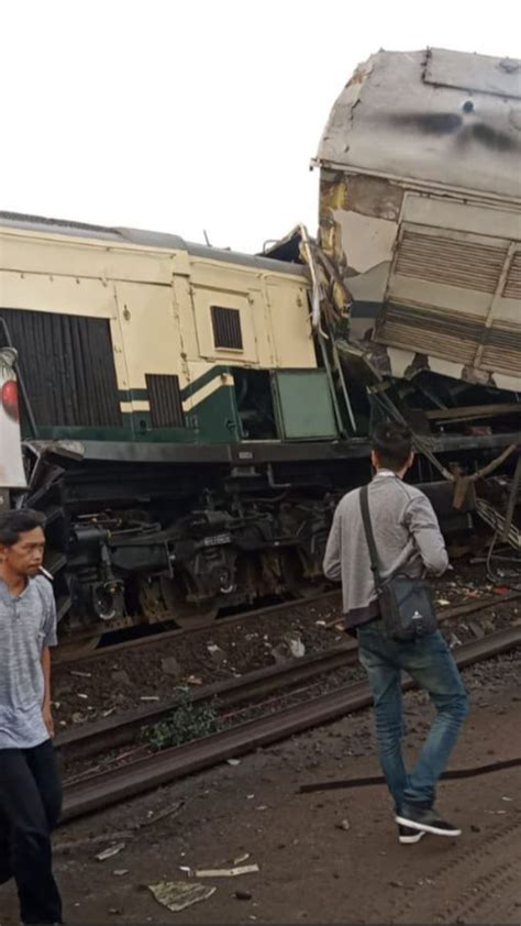 Detik Detik Mencekam Tabrakan Kereta Api Turangga Dan Ka Lokal Bandung Raya