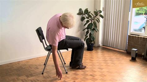 Parkinson Fysiotherapie Oef Zijwaarts Bewegen Op De Stoel Youtube