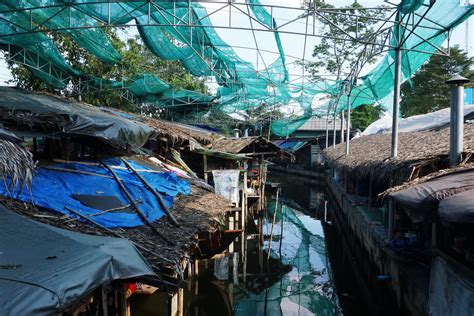 The Roof Bang Nam Phueng Floating Market Bkk Montita Somjan Flickr