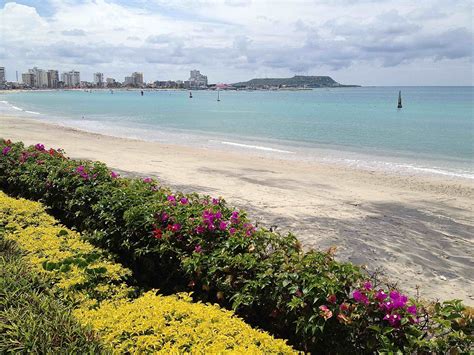 Der strand ist für die ecuadorianische küste recht hübsch. Beach/Ecuador