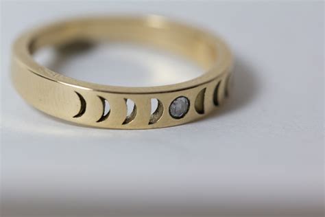 Bisclavret Moon Phase Ring In 14k Gold With An Ethically