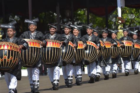 Apart from official ceremonies, indonesia usually holds several traditional games. Indonesia Independence Day 2019 in Indonesia, photos, Fair ...