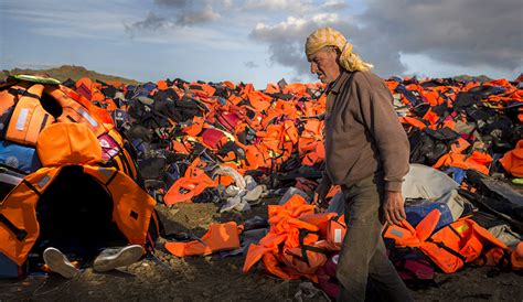 Transforming Life Vests Into Shelters For Syrian Refugees