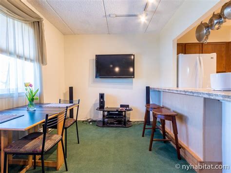 A 2 bedroom apartments averages $3,127 and ranges from $575 to $20,000. New York Apartment: 2 Bedroom Apartment Rental in Astoria ...