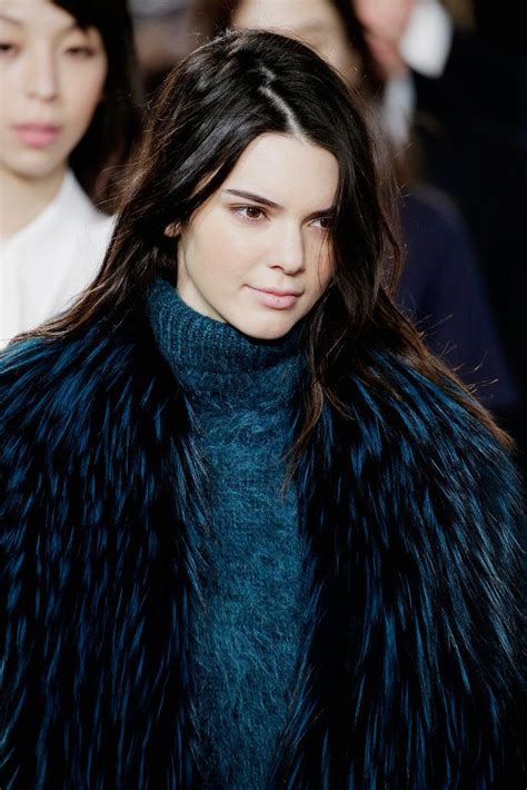 We Wish Our Hair Looked Like Kendall Jenners Wavy Bed Head In The