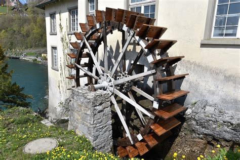 Moi aussi je manipule l'eau mais pour accéder a se pouvoir il faut en payer un prix ou née avec. Images Gratuites : bois, sculpture, Bach, Roue hydraulique ...