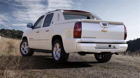 Used White Diamond Tricoat 2013 Chevrolet Avalanche 4wd Ltz For Sale In