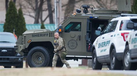 Blount County standoff: SWAT on scene at Louisville apartment complex