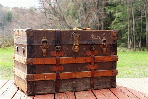 Antique Steamer Trunk Historyvalue And Identify Guide
