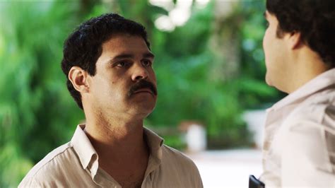 In the first episode of El Chapo Joaquín Guzmán meets Pablo Escobar Series El Chapo Univision