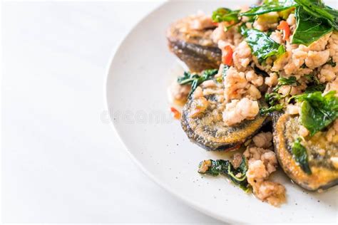 10g chopped fresh basil leaves. Stir-fried Century Egg And Minced Pork With Holy Basil ...