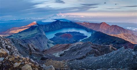 More Than 1000 Hikers Evacuated From Mt Rinjani National The
