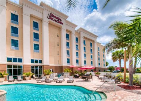 It offers comfortable rooms, high speed internet access in the business centre and free parking facility on site. Hampton Inn Ft Myers, Fort Myers, FL - Booking.com