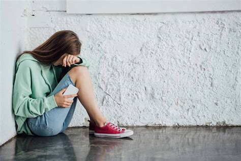 dangers of social media destinations for teens mental health