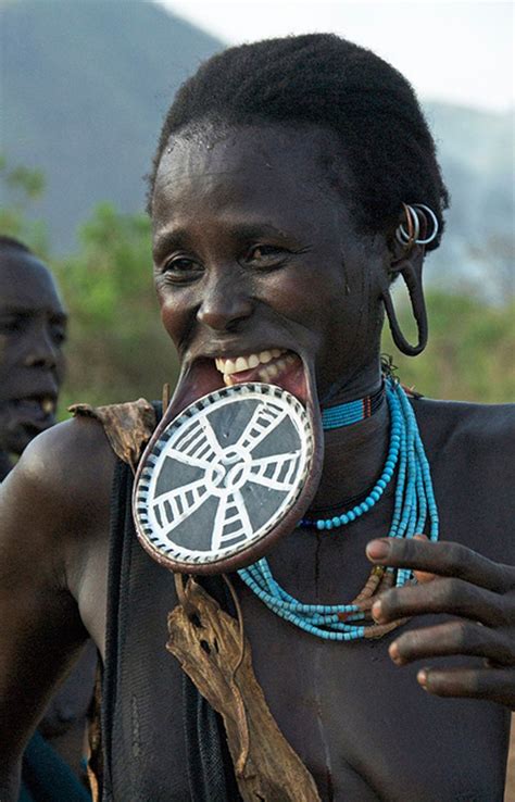 Stunning Images Of Suri Tribe Who Stretch Mouths Using Clay Plates