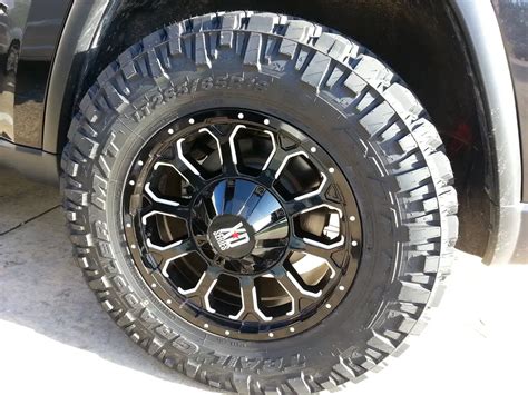 Jeep Grand Cherokee Custom Wheels Kmc Xd Bomb 18x90 Et 30 Tire Size