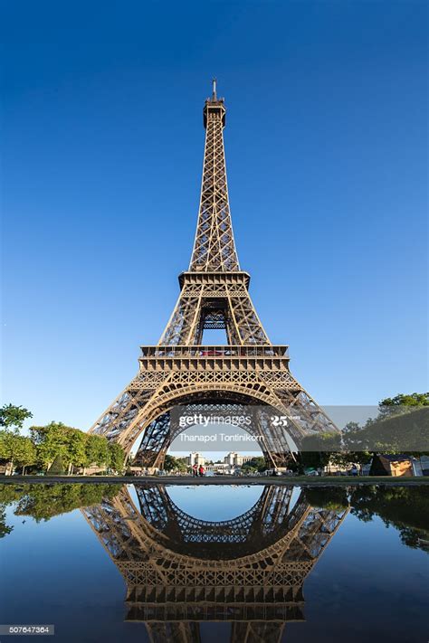 The eiffel tower visit entertains the tourists by educating them about the construction history. Eiffel Tower Paris France Foto de stock - Getty Images