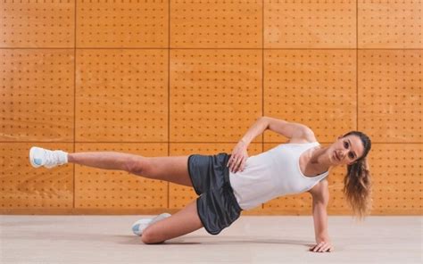 The Proper Way To Do A Side Plank Common Mistakes To Avoid Fitwirr