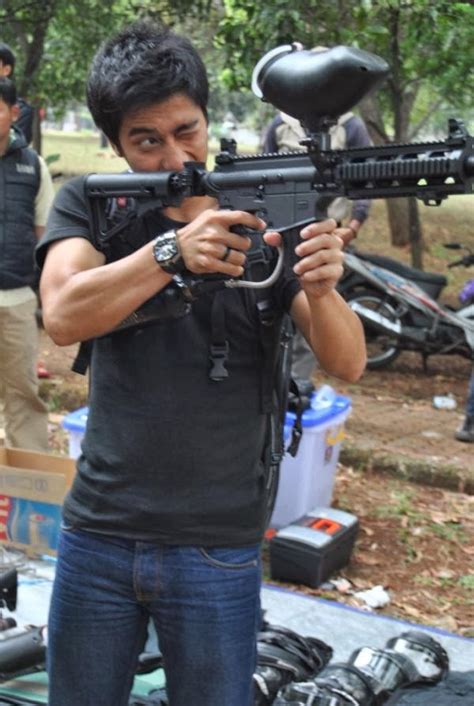 Fitra (fauzan nasrul) si polisi ganteng malah memutuskan merawat seorang bayi. Rio Indrawan Hot Profil | Foto Body | Sixpack Magazine