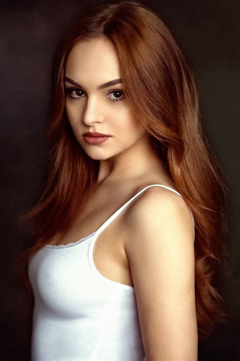 Pin By Grzegorz Kozieł On Piękne Kobiety Beauty Girl Redhead Beauty Beautiful Redhead