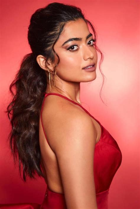 beautiful face girl rashmika mandana photo gallery biography instagram upcoming movies
