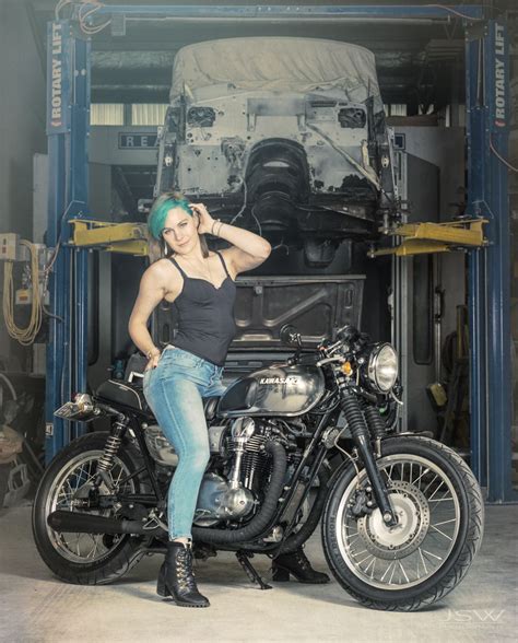 Photoshoot With The W Motorcycle Girl Classic Bikes Hot Bikes