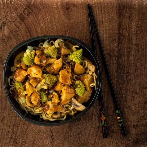 Nouilles sautées poulet champignons romanesco