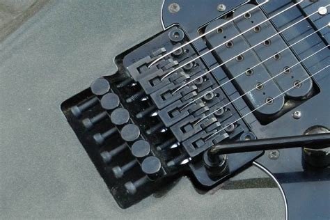 What Is A Floyd Rose How Does It Work Andertons Blog Vlrengbr