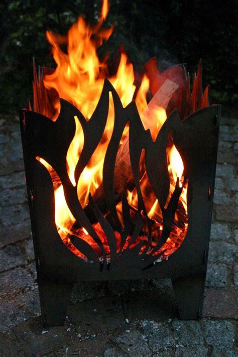Außerdem sind terrassenöfen und feuerschalen eine relativ sichere wärmequelle. Feuerkorb Flamme - Feuerdekoration, Feuerstelle ...
