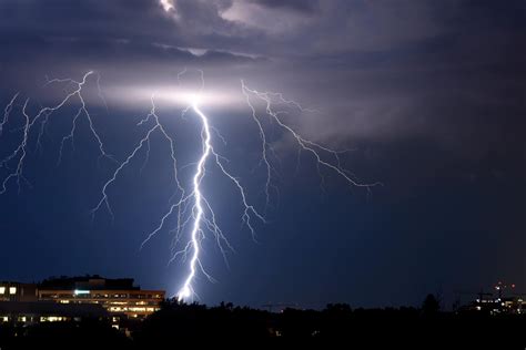 Overnight storms bring heavy rain, high winds to DC area | WTOP