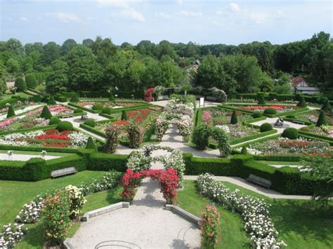 The britzer garten was laid out for the federal horticultural show in the eighties and is worth a visit at any time the britzer garten in the south of berlin is not only a delight for flowers and garden lovers. Britzer Garten