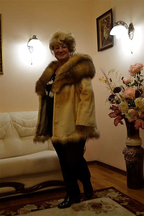 pin by furlover voin22 on fur barynya coat fashion fur coat