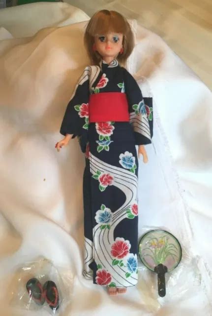 RARE VINTAGE TAKARA MATTEL Japanese Traditional Style Barbie Doll In