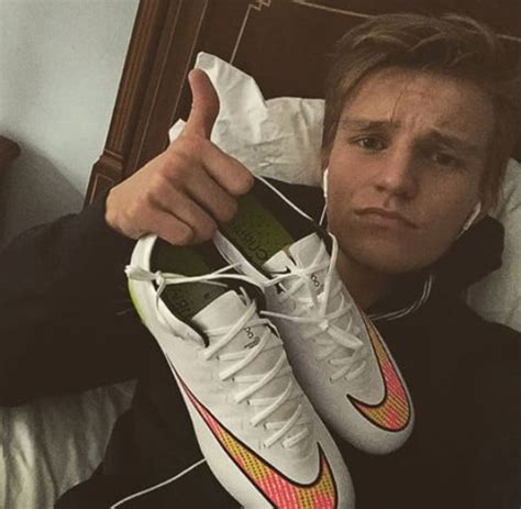 We would like to show you a description here but the site won't allow us. Nike sichert sich Ødegaard - REAL TOTAL