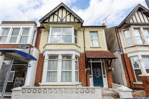 2 Bedroom Flat For Sale In Southchurch Road Southend On Sea Ss1
