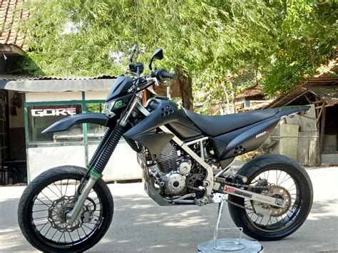 Berhubung motor ini tidak pernah di pakai untuk touring maka saya memutuskan untuk merubahnya menjadi supermoto. Modifikasi Motor Klx 150 Supermoto : Gambar Modifikasi ...