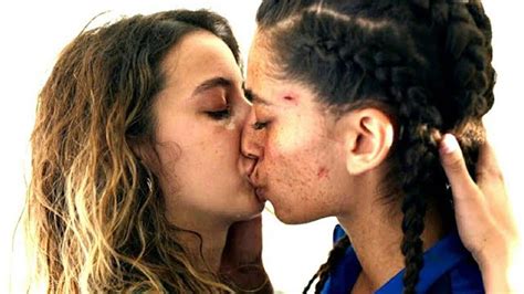 Welcome To Eden Season Kiss Scenes Zoa Bel Amaia Aberasturi And Bego A Vargas Kissing