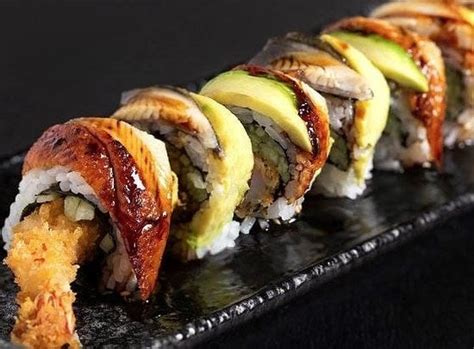Prepackage sushi, sashimi rolls, and other fresh selections with this emperor's select 5 1/4 x 8 1/2 extra large sushi container with lid. The best sushi restaurants in Barcelona