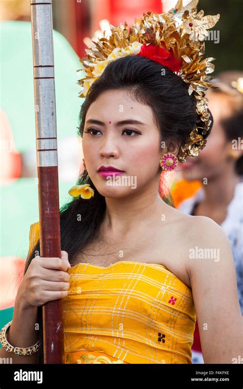 Pretty Balinese Woman Hi Res Stock Photography And Images Alamy