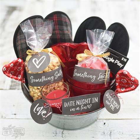 Shopping for an valentines gift for a man is hard. Valentine's Day Date Night In Gift Basket Idea (+ 24 More ...