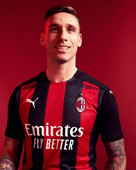 View the latest in ac milan, soccer team news here. AC Milan 2020-21 Home Kit i - Cambio de Camiseta